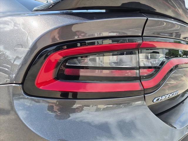 Used 2015 Dodge Charger SXT RWD image 14