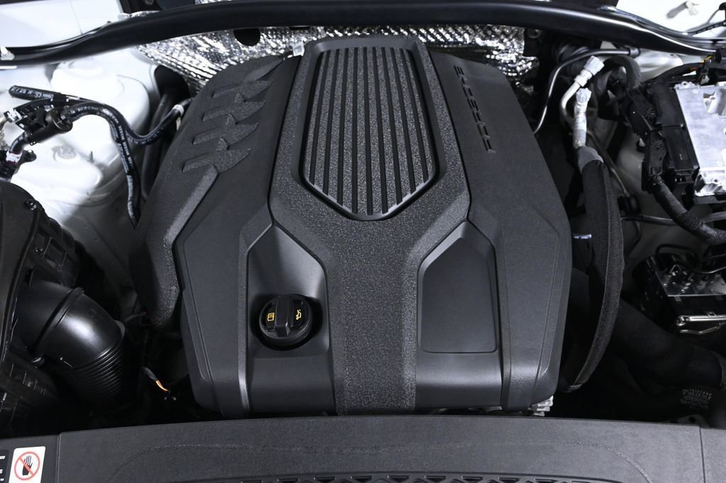 Used 2026 Porsche Macan AWD/4WD image 25