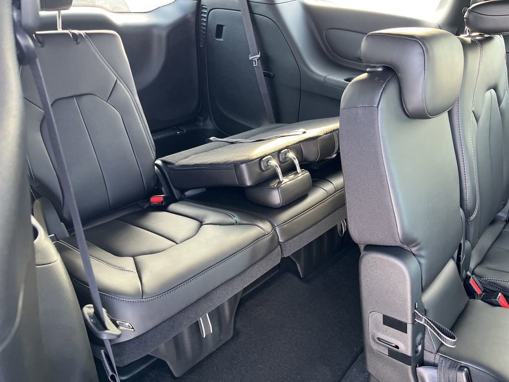 New 2026 Chrysler Pacifica Select FWD image 13