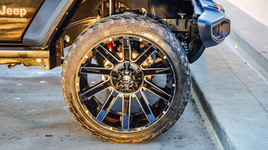 Used 2022 Jeep Wrangler Unlimited Rubicon w/ LED Lighting Group image 11