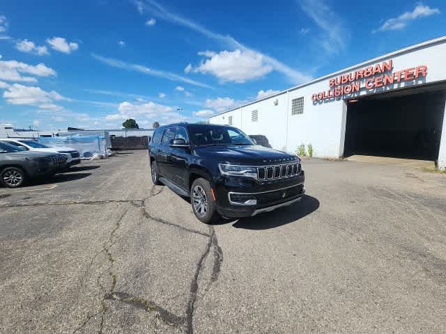 Certified 2024 Jeep Wagoneer L Series II w/ Flexible Seating Group AWD/4WD image 7