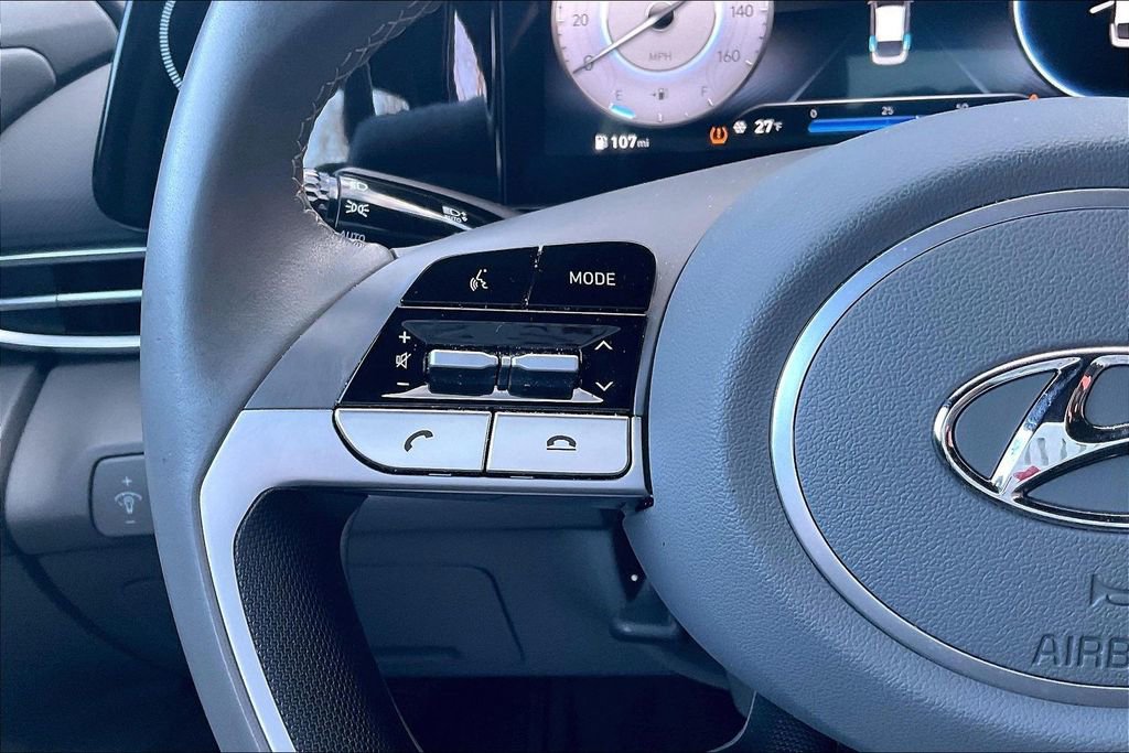 Used 2023 Hyundai Elantra SEL w/ Convenience Package image 17