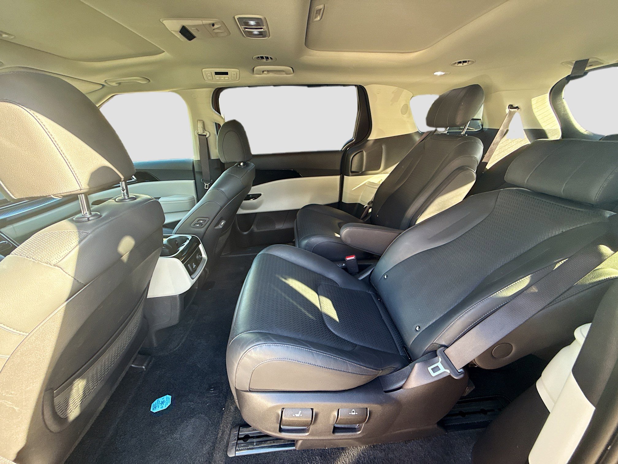 Used 2024 Kia Carnival SX Prestige image 23