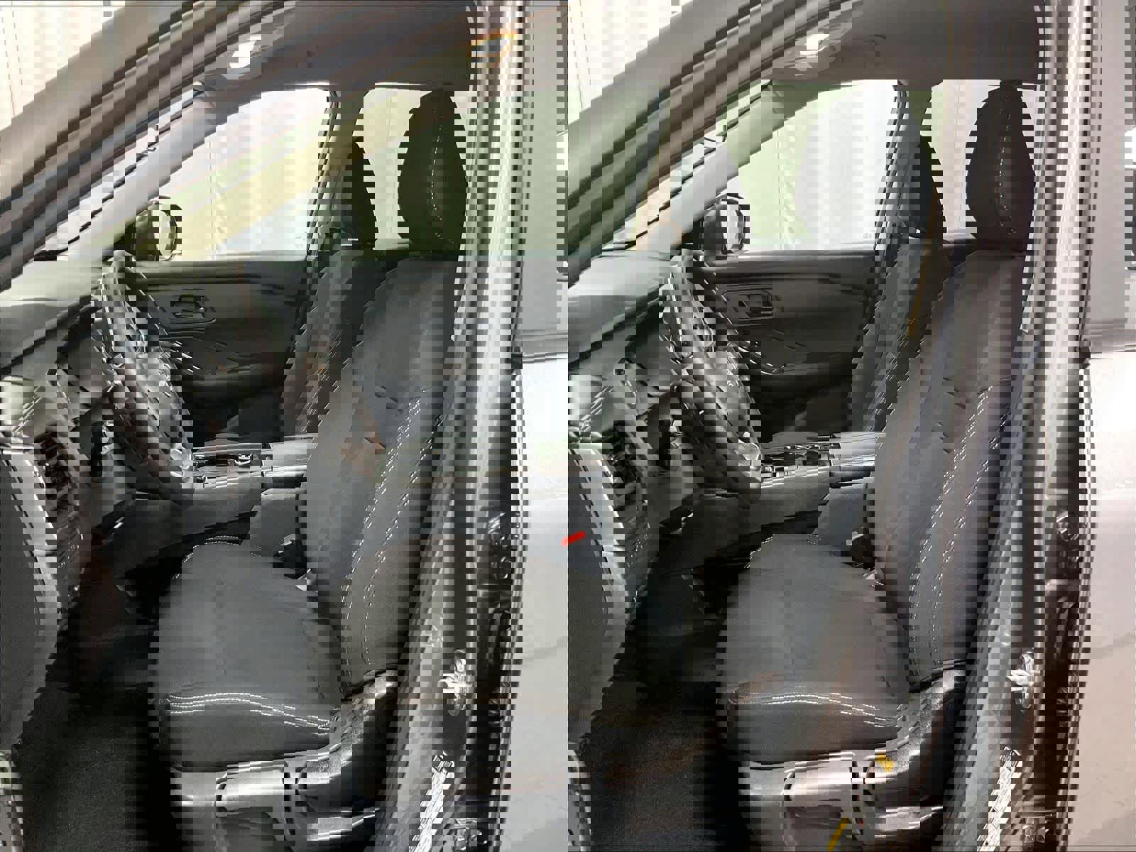 Used 2025 Nissan Rogue S image 10