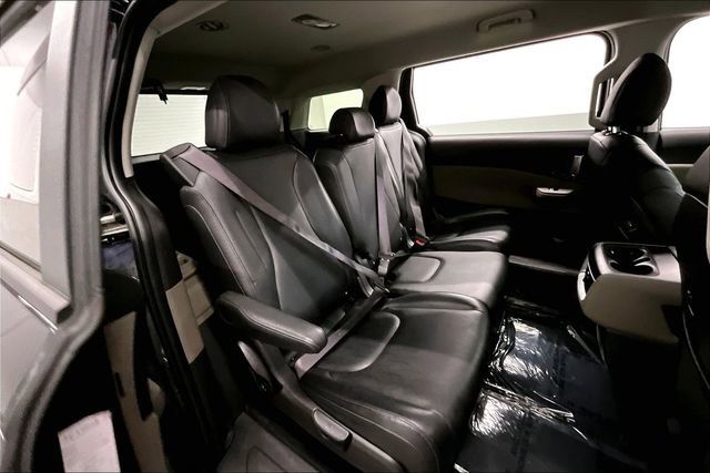 Used 2025 Kia Carnival FWD image 24