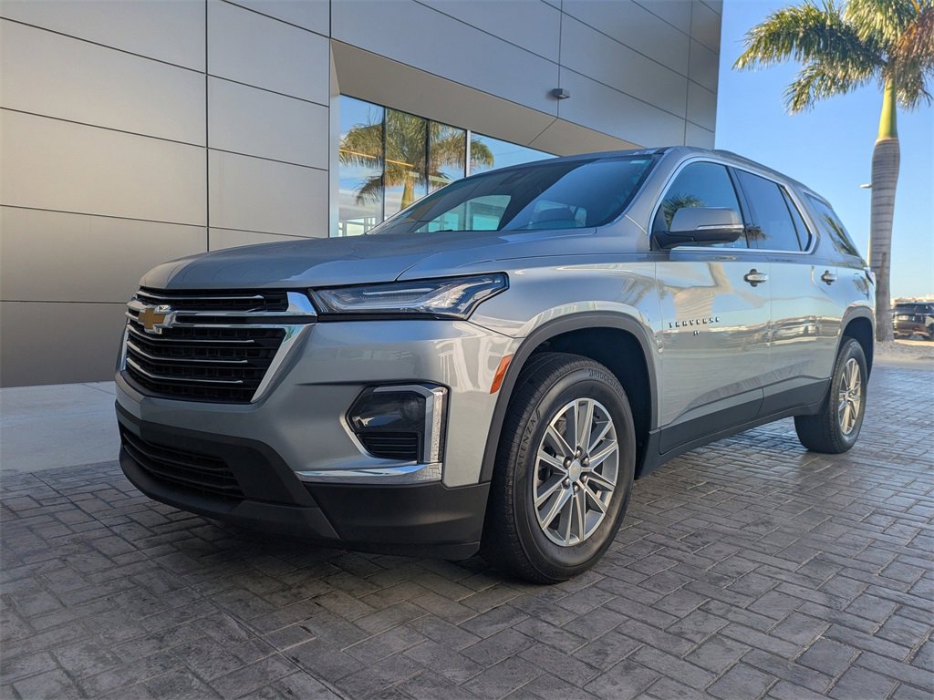 Used 2023 Chevrolet Traverse LT image 8