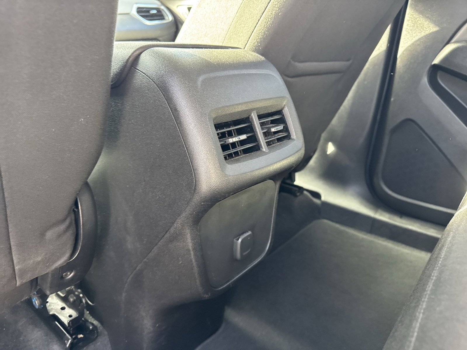 Used 2018 Chevrolet Equinox LT image 29