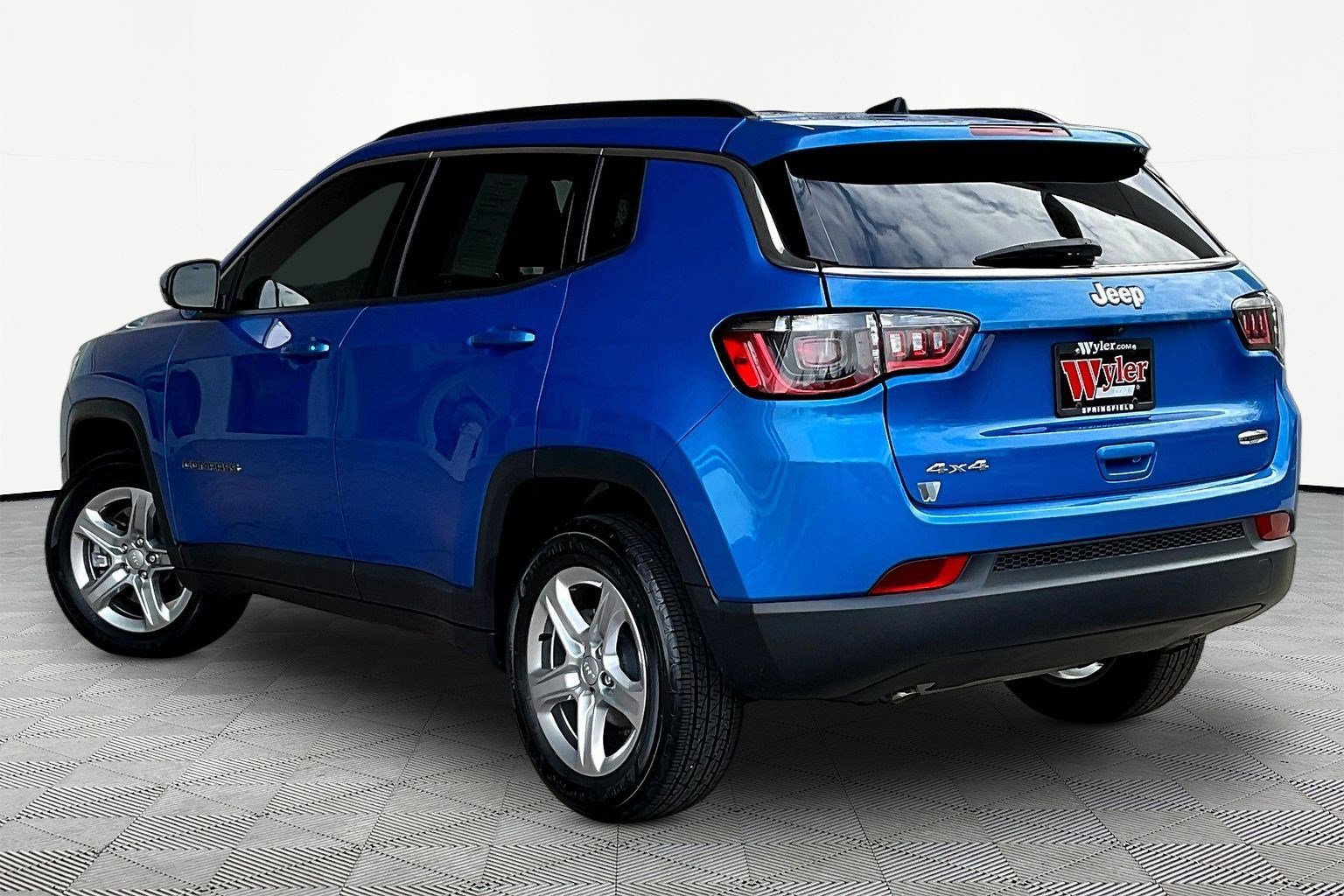 Used 2023 Jeep Compass Latitude image 4