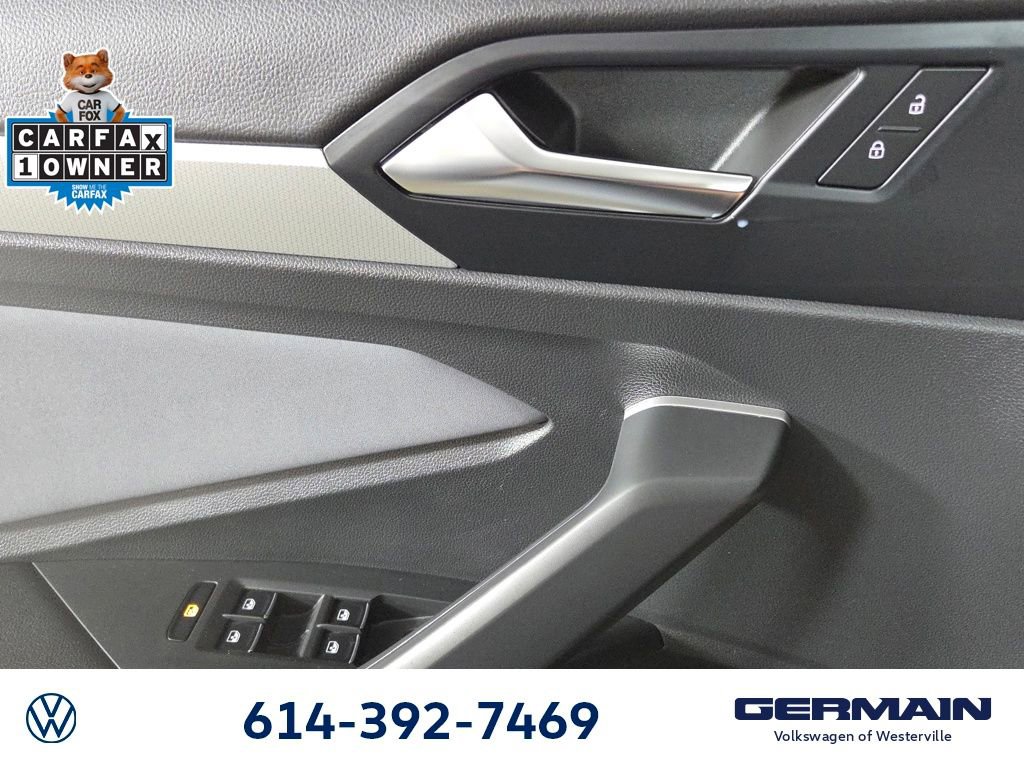 Certified 2025 Volkswagen Jetta SE w/ Sunroof Package FWD image 24
