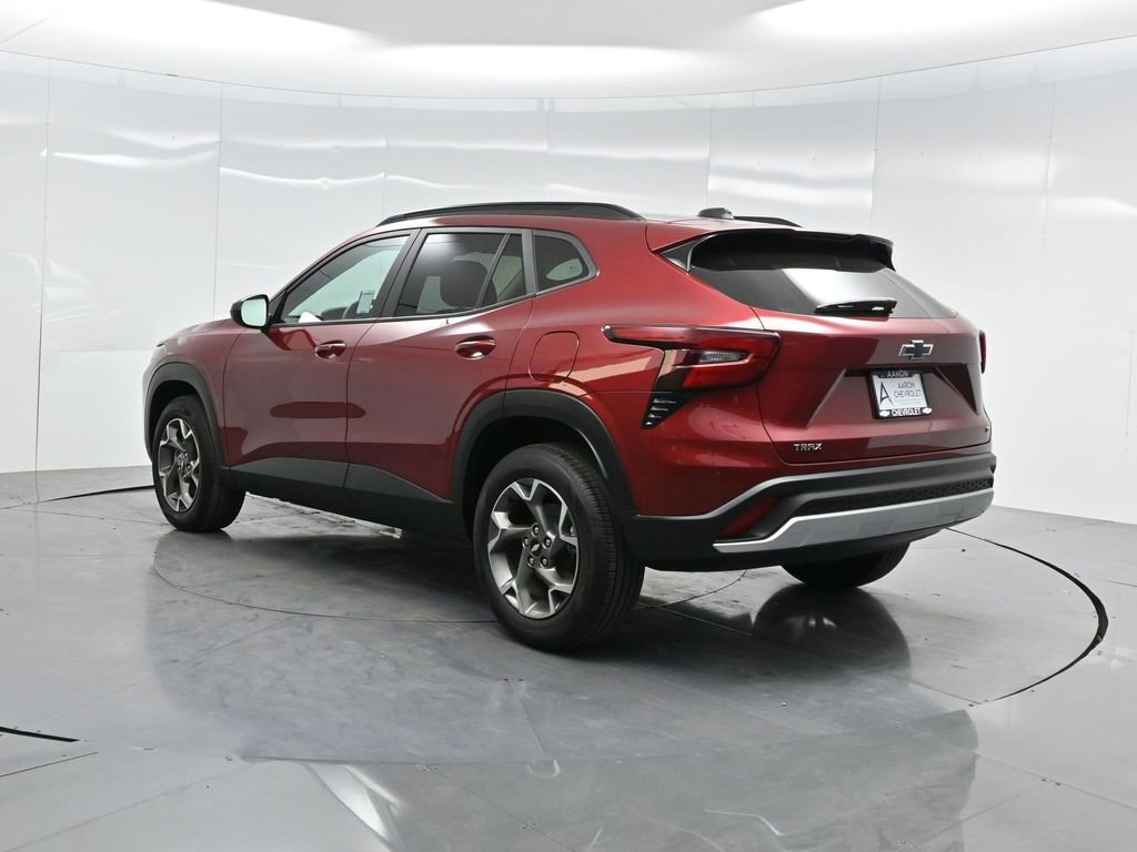 Used 2025 Chevrolet Trax LT w/ LT Convenience Package image 6