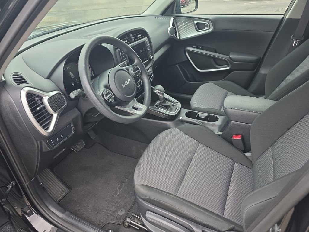 Used 2024 Kia Soul LX w/ Option Group 015 FWD image 7
