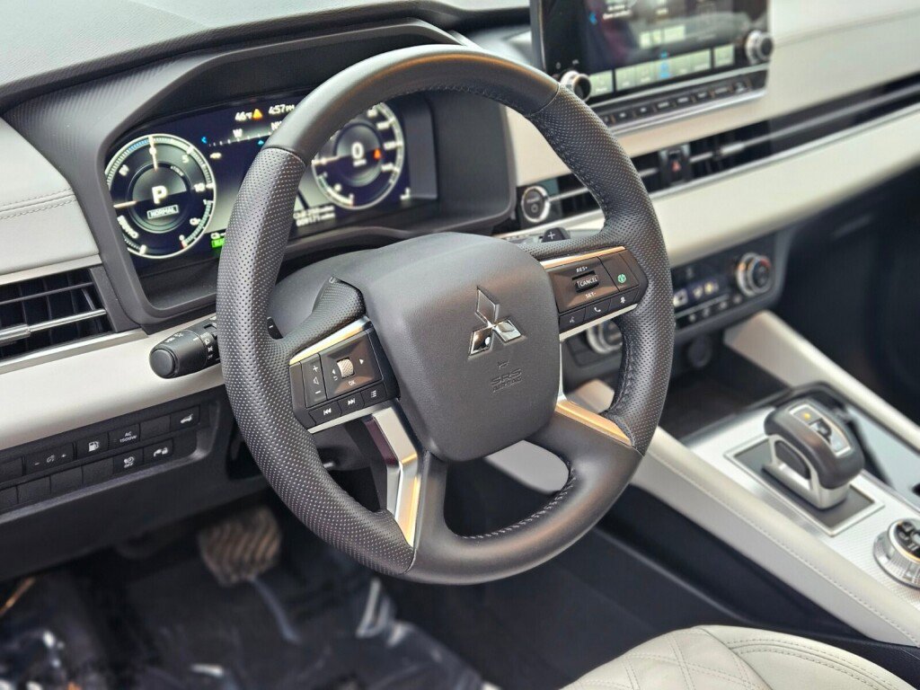 Used 2023 Mitsubishi Outlander SEL image 19