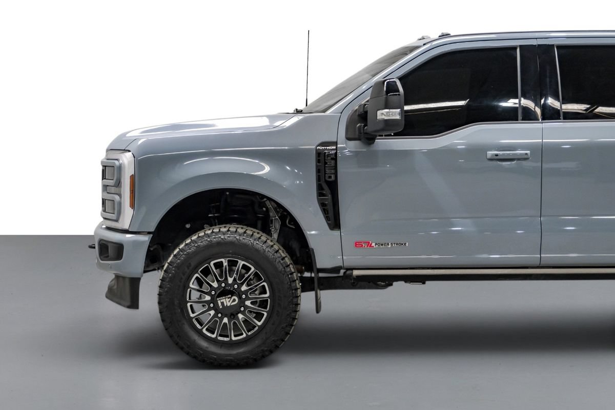 Used 2025 Ford F350 Platinum AWD/4WD image 11