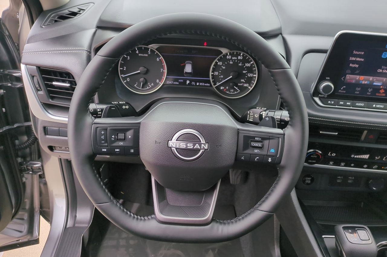 Certified 2025 Nissan Rogue SV image 11