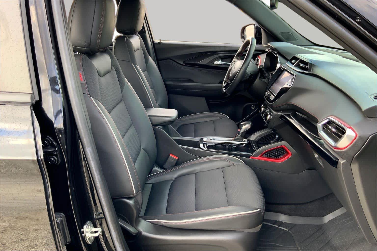 Used 2022 Chevrolet TrailBlazer RS w/ Sun and Liftgate Package FWD image 9