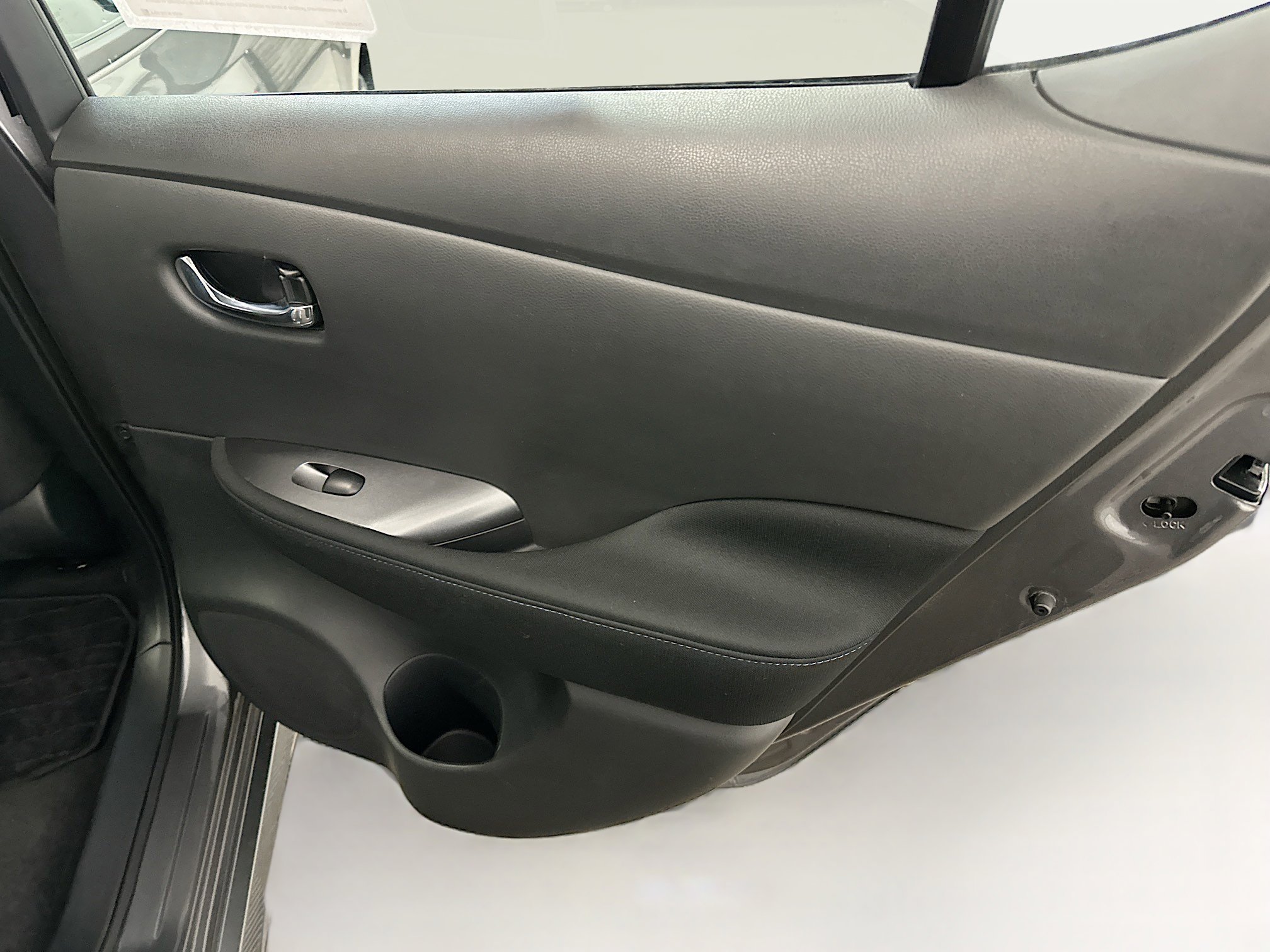 Used 2024 Nissan Leaf S image 30