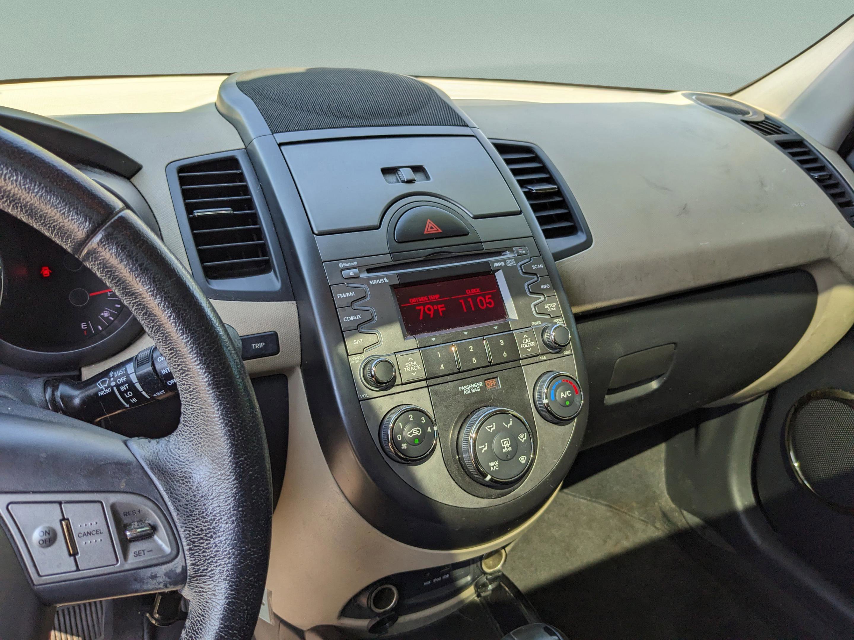 Used 2011 Kia Soul ! image 12