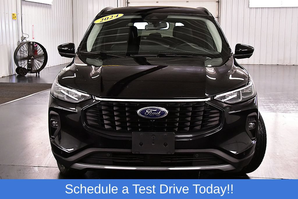 Used 2024 Ford Escape Platinum AWD/4WD image 2
