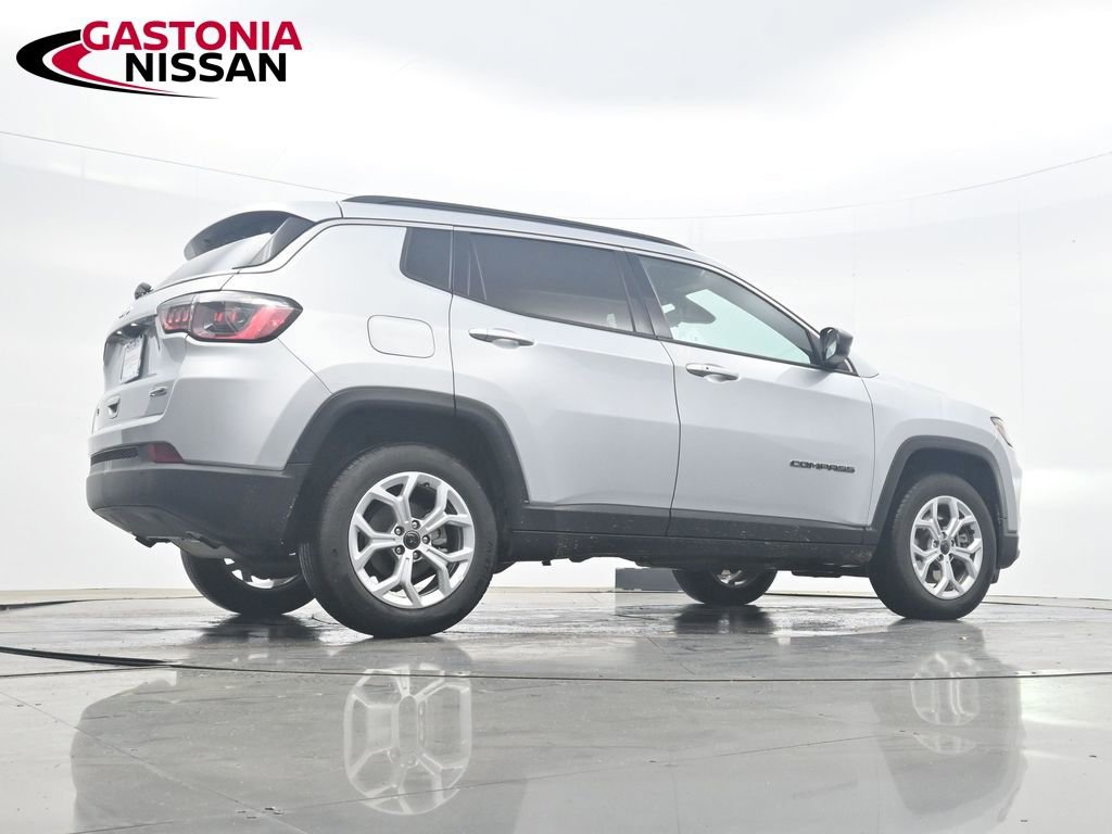 Used 2025 Jeep Compass Latitude AWD/4WD image 35