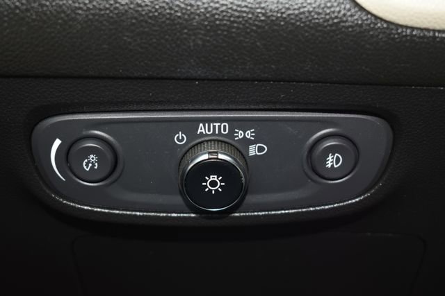 Used 2020 Buick Encore GX Essence w/ Experience Buick Package image 17