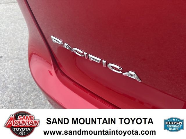 Used 2025 Chrysler Pacifica Select FWD image 9