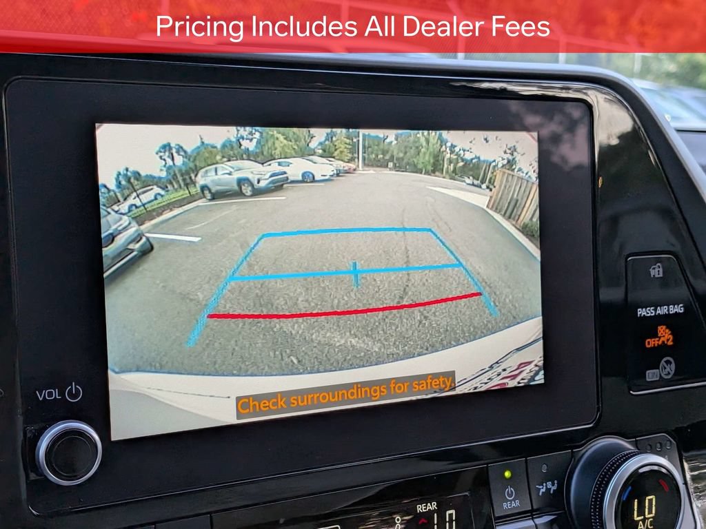 Used 2024 Toyota Highlander XLE FWD image 24