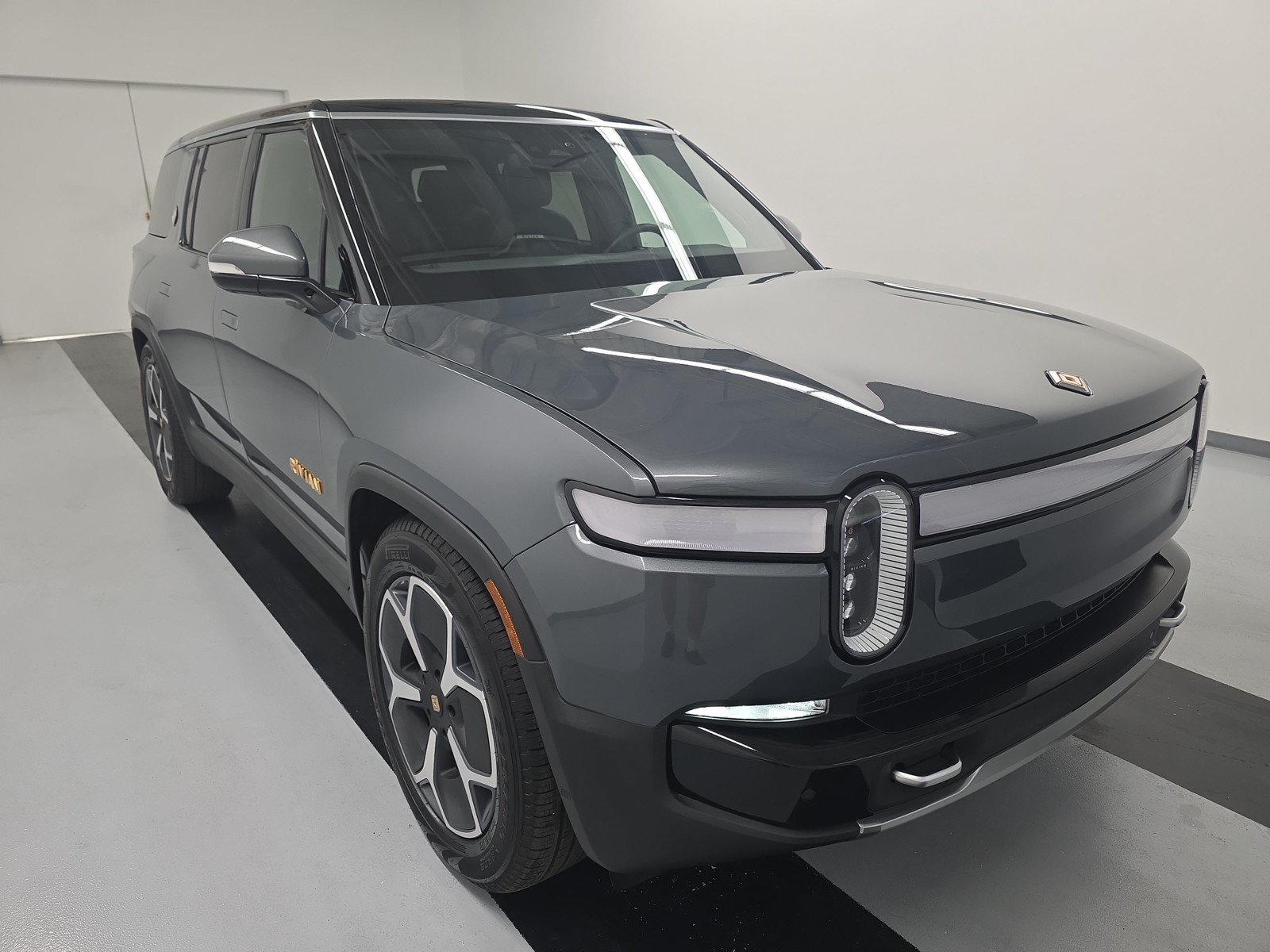 Used 2024 Rivian R1S Adventure AWD/4WD image 7