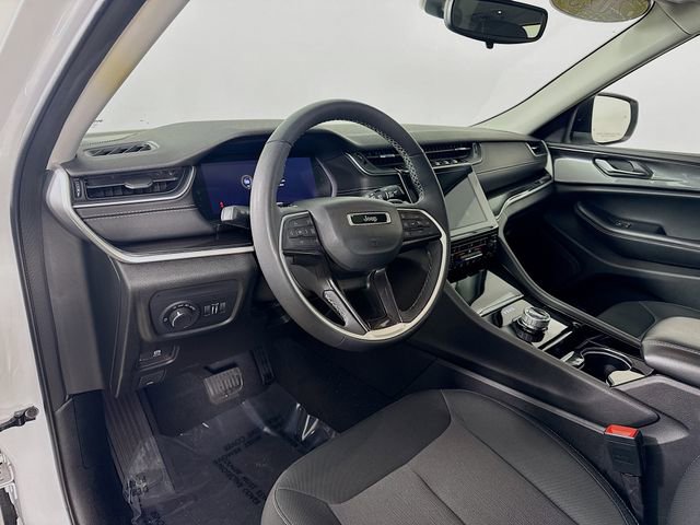 Used 2023 Jeep Grand Cherokee Laredo w/ Luxury Tech Group I image 9