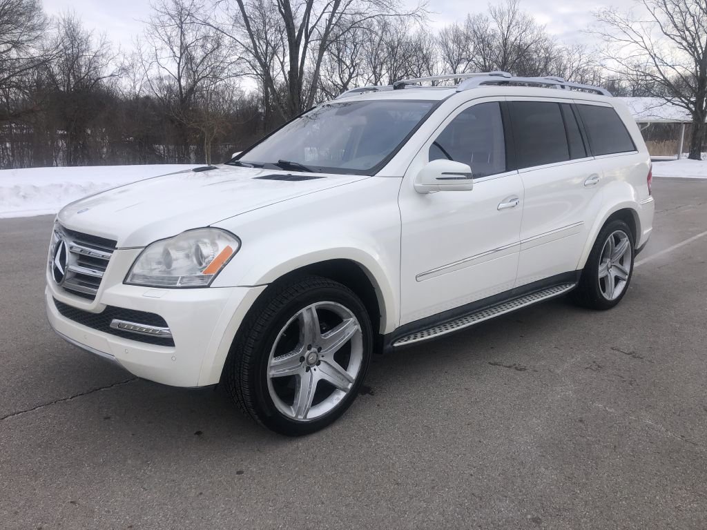Used 2011 Mercedes-Benz GL 550 4MATIC image 1