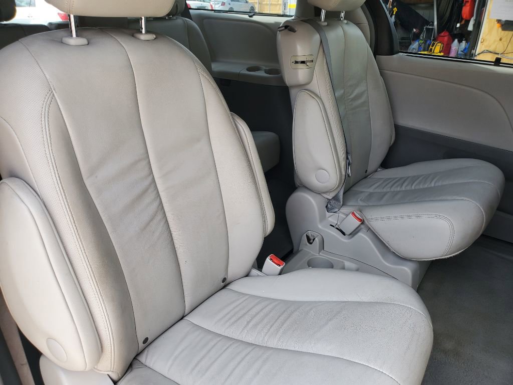 Used 2012 Toyota Sienna XLE FWD image 37