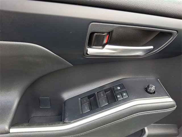 Used 2022 Toyota Highlander XLE image 23