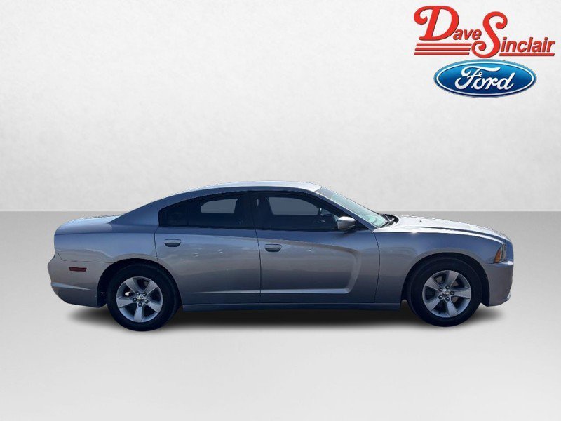 Used 2013 Dodge Charger SE RWD image 5