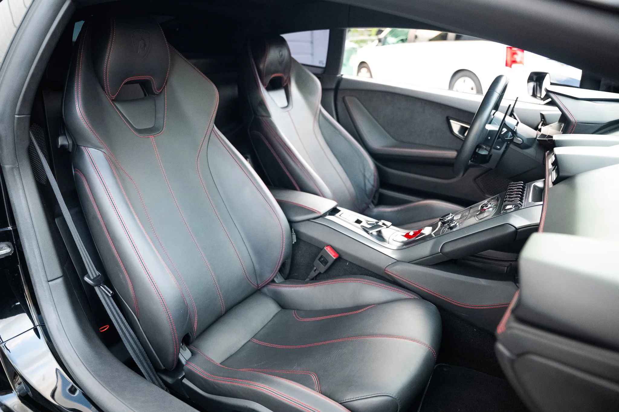 Used 2015 Lamborghini Huracan LP 610-4 AWD/4WD image 38