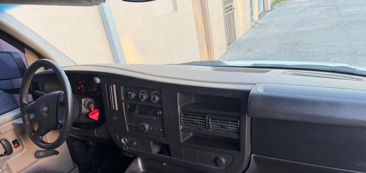 Used 2011 Chevrolet Express 1500 image 16