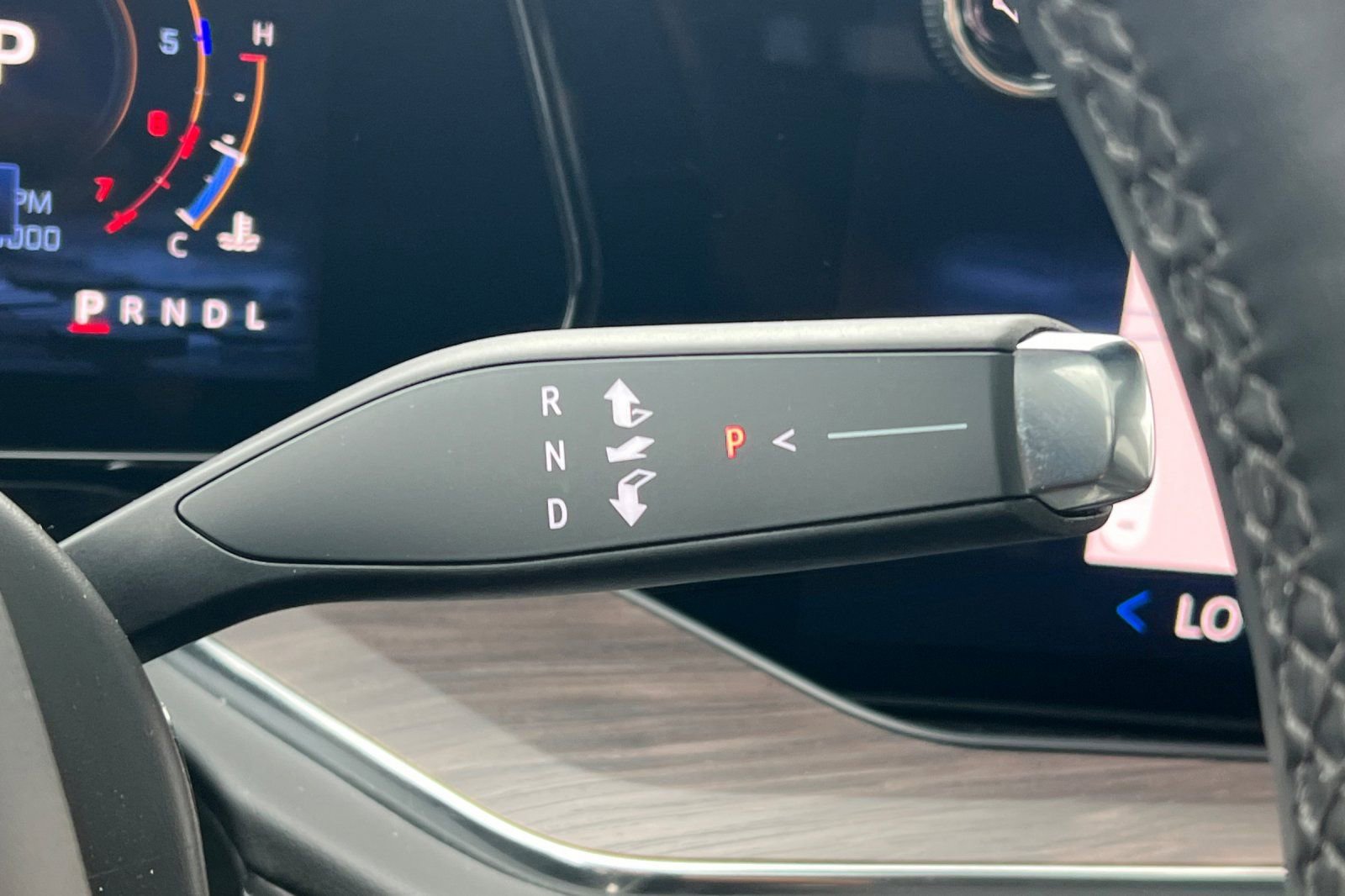 Used 2025 Chevrolet Suburban LT w/ Comfort Package image 27