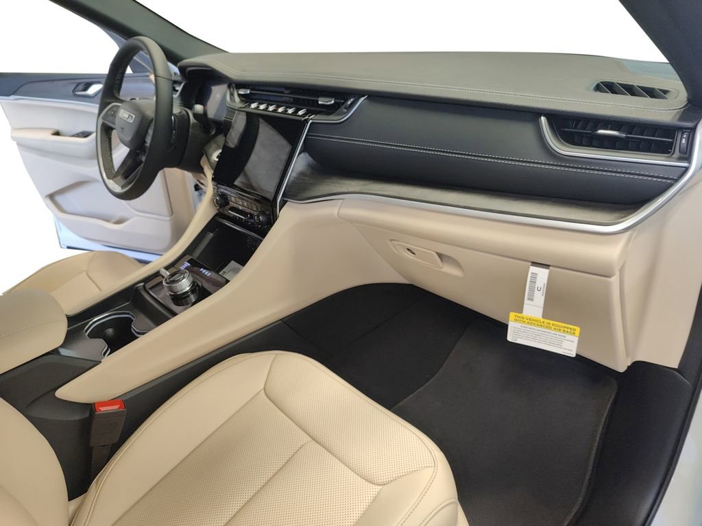 New 2025 Jeep Grand Cherokee L Limited w/ Luxury Tech Group II image 17