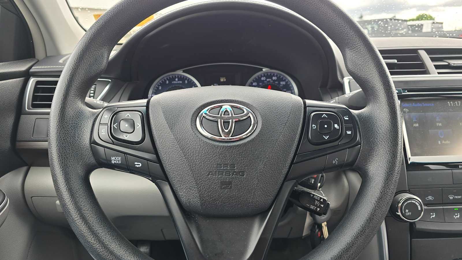 Used 2017 Toyota Camry LE FWD image 27