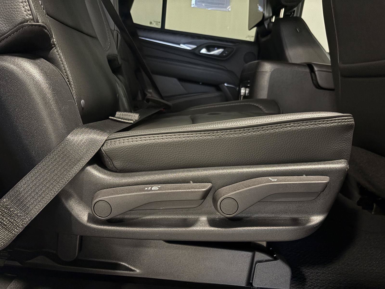 Used 2023 GMC Yukon Denali AWD/4WD image 56