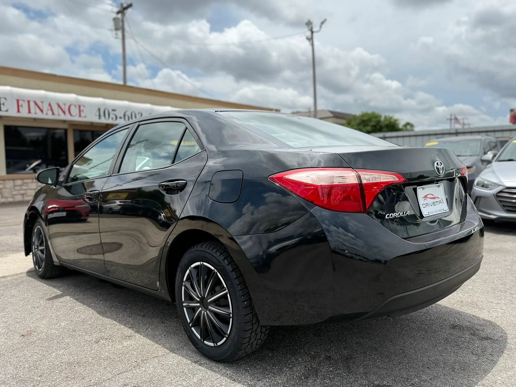 Used 2017 Toyota Corolla LE FWD image 5