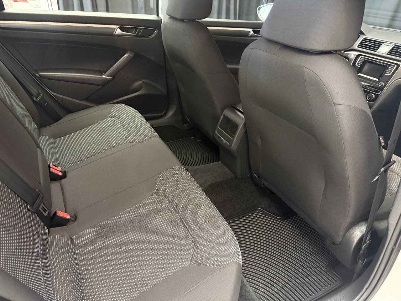 Used 2016 Volkswagen Passat 1.8T R-Line image 22