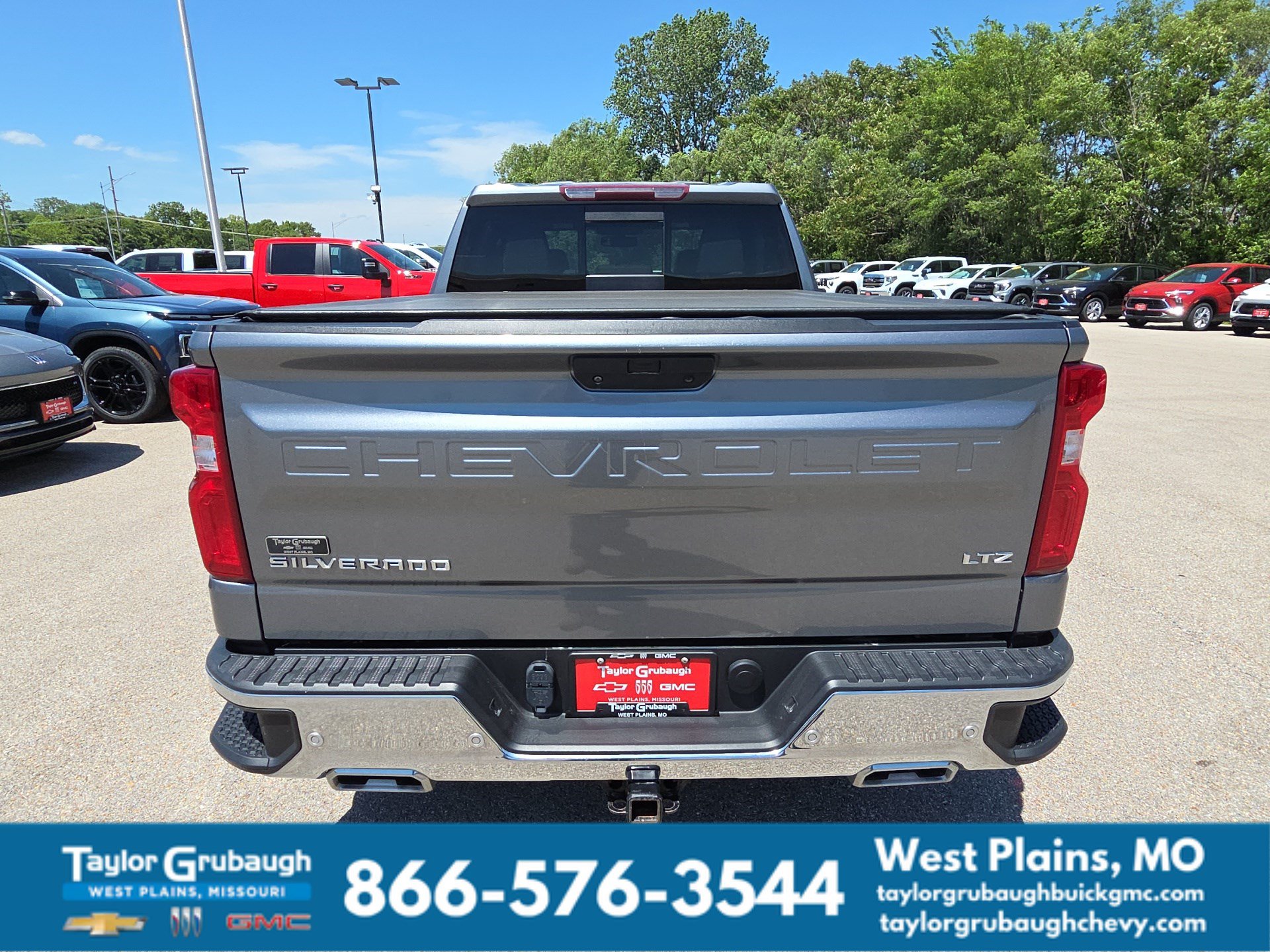 Used 2021 Chevrolet Silverado 1500 LTZ w/ Z71 Off-Road Package AWD/4WD image 7