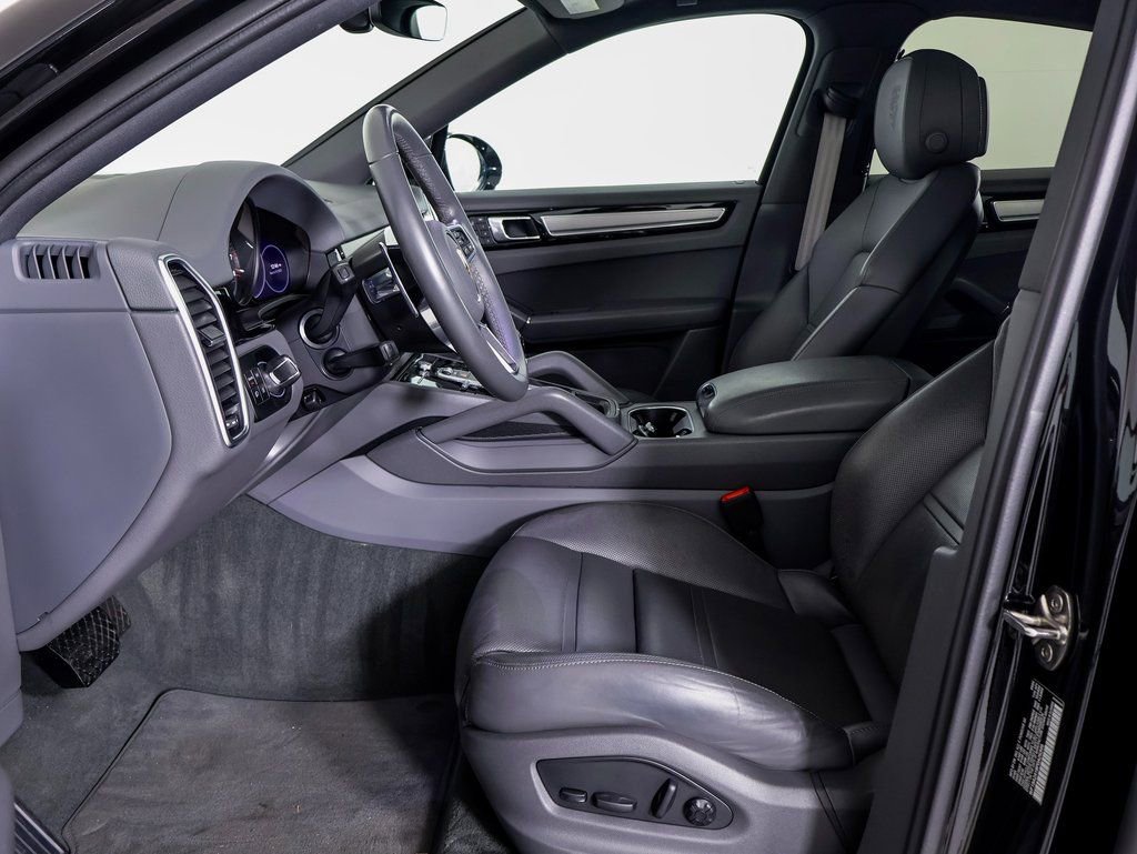 Certified 2023 Porsche Cayenne Coupe image 5