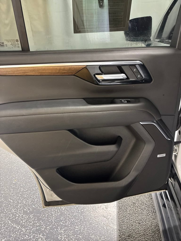 Used 2025 Chevrolet Tahoe High Country AWD/4WD image 26