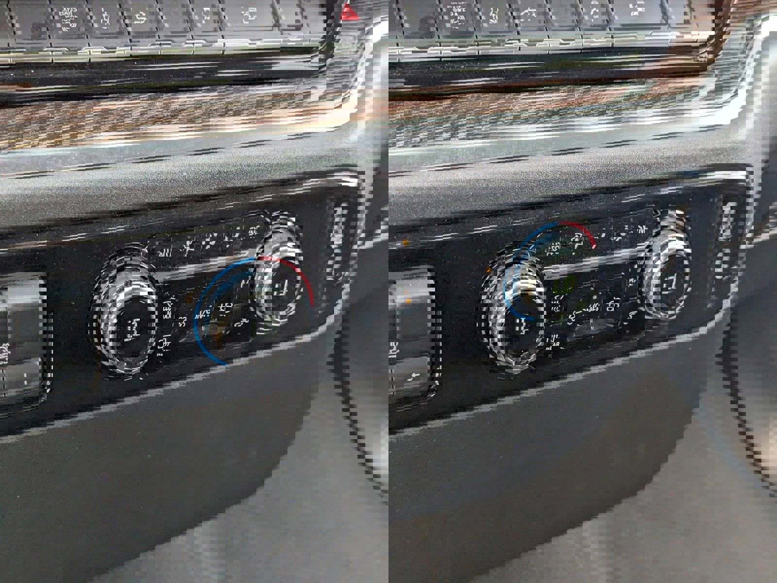 Used 2025 GMC Sierra 2500 SLE image 29