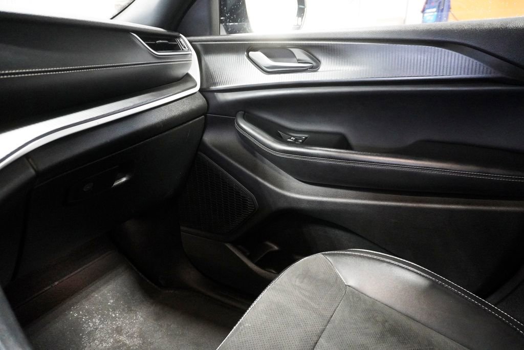 Used 2023 Jeep Grand Cherokee Altitude image 30