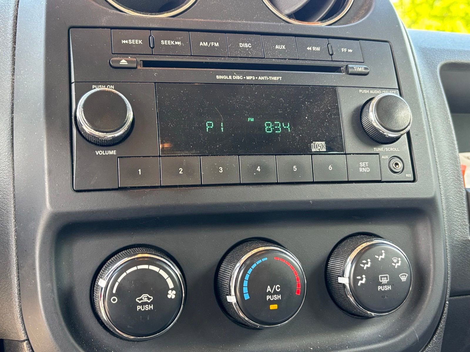 Used 2013 Jeep Patriot Latitude FWD image 9