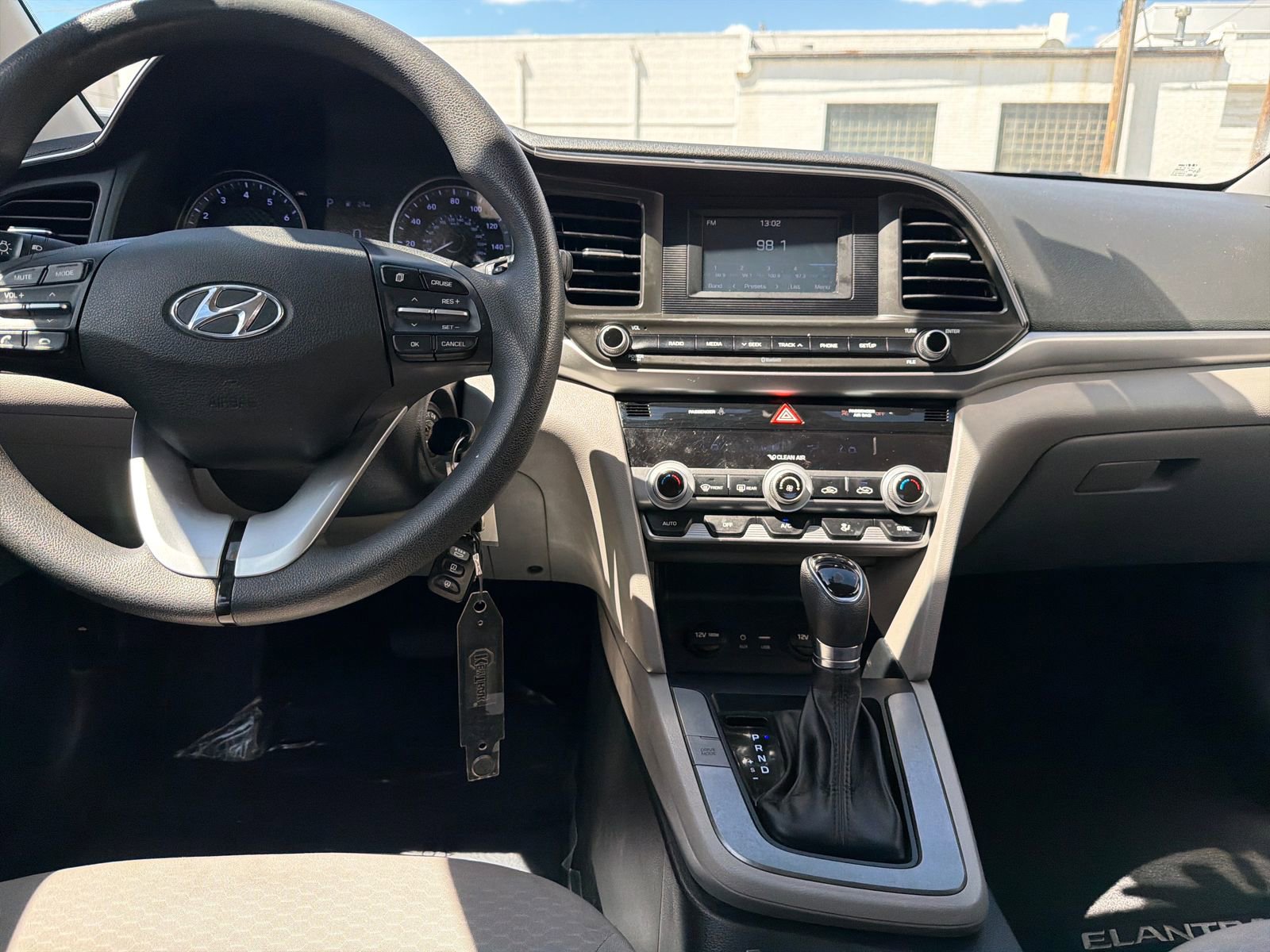 Used 2020 Hyundai Elantra SE image 24