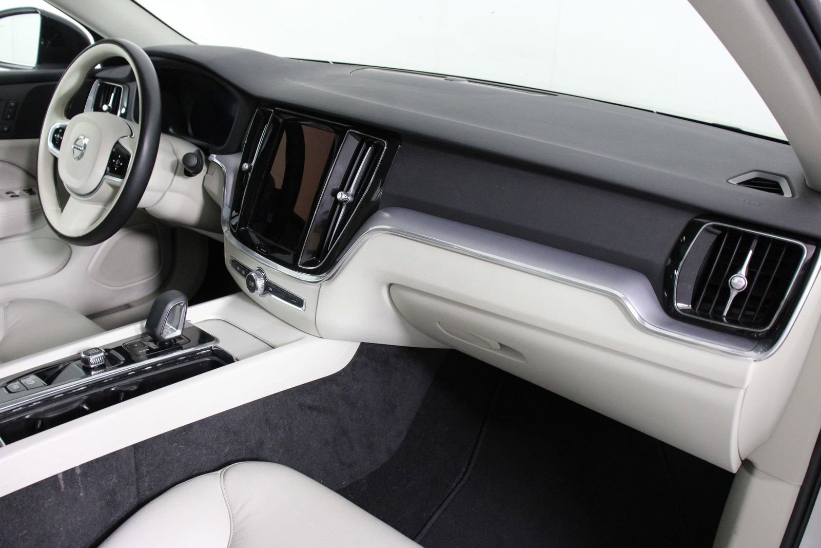 Certified 2025 Volvo S60 B5 Core image 22