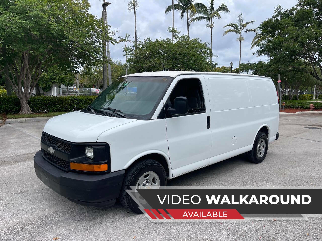 Used 2004 Chevrolet Express 1500 RWD image 1