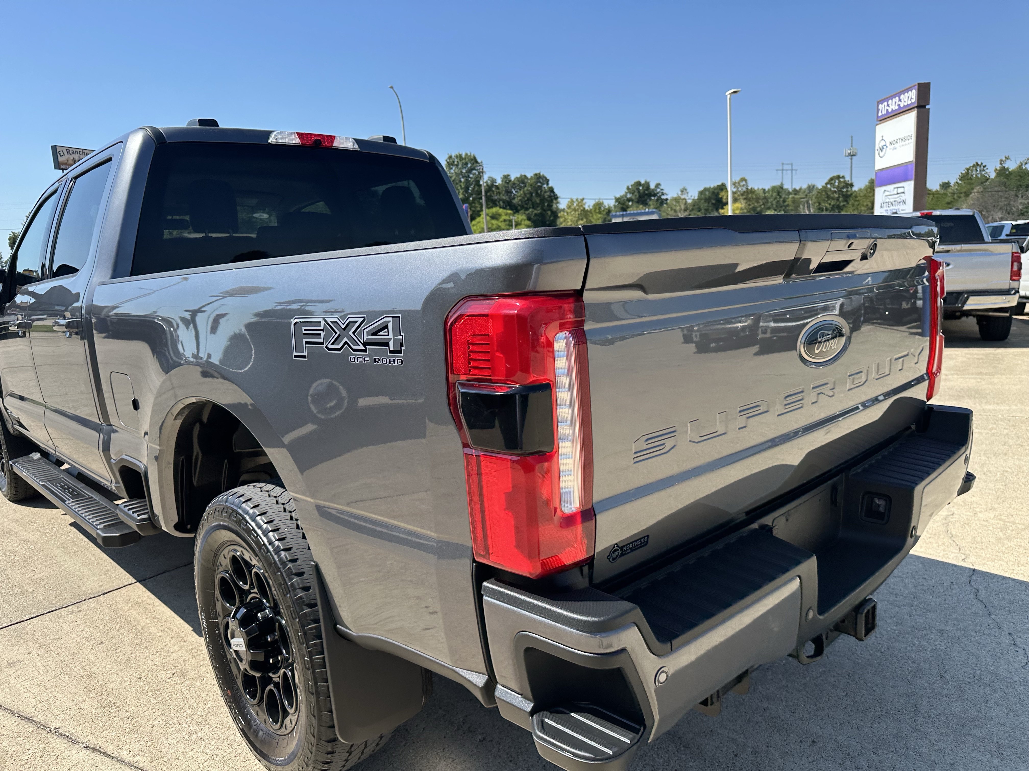 Used 2025 Ford F250 XLT w/ Black Appearance Package AWD/4WD image 6